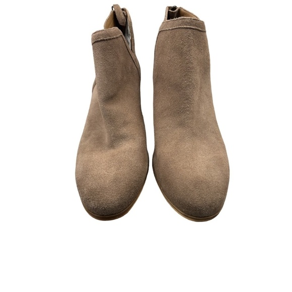 Susina Blakely Taupe Perforated Bootie Soft Suede Back Zip EUC Size 8 - Picture 5 of 6